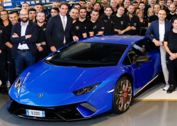 Lamborghini, Aventador ve Huracan Modellerinin Üretimini Kutladı