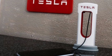Tesla'dan Supercharger Şeklinde Powerbank!