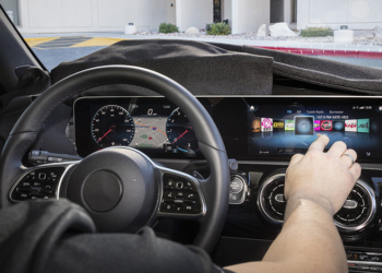 Mercedes-Benz'den Yeni Nesil Multimedya Sistemi!
