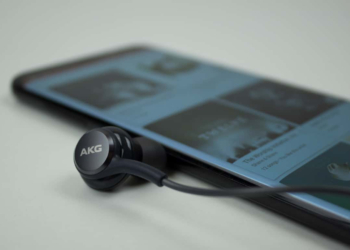 Samsung, Telefonlarına FM Radyo Özelliğini Geri Getiriyor!