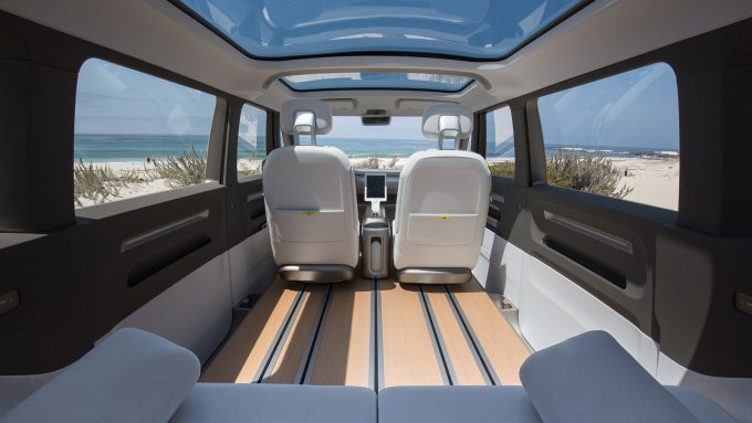 Volkswagen'in Efsane Minibüsü Elektrikli Oluyor!