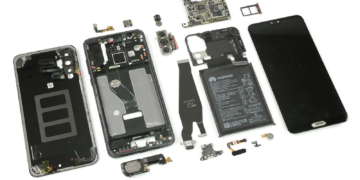 iFixIt bu sefer de Huawei P20 Pro'yu parçalarına ayırdı