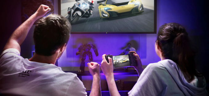 Asus ROG Phone geldi! Oyun canavarı telefon!