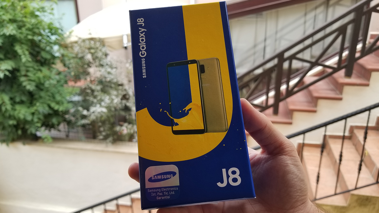 Samsung Galaxy J8 kutu açılışı