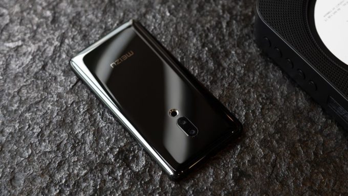 Meizu’dan hiçbir girişi bulunmayan telefon: Meizu Zero