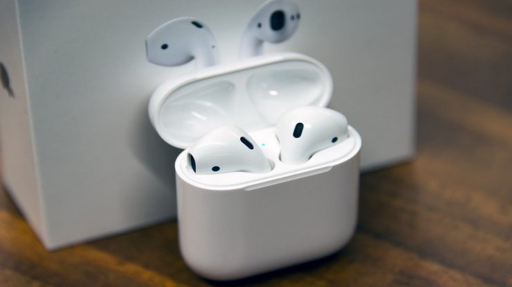 AirPods yutan adam