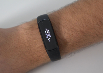 Samsung Galaxy Fit e akıllı bileklik incelemesi | Rakiplerine göre nasıl?