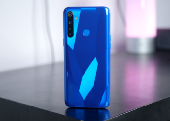 Realme 5, kullanıcının cebindeyken alev aldı!