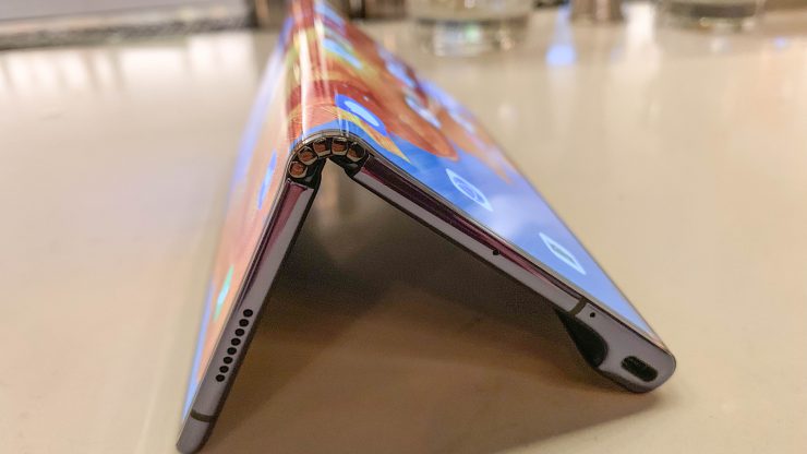 Huawei Mate X satışa çıktığı gün tükendi!