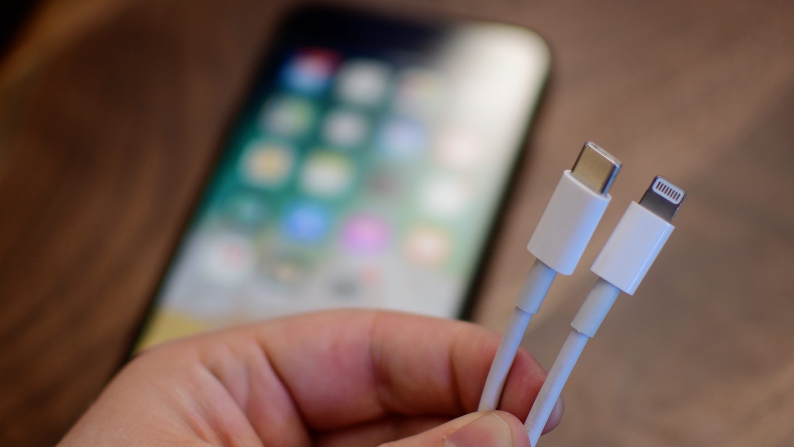 Apple, Lightning bağlantısını bırakmamakta kararlı!