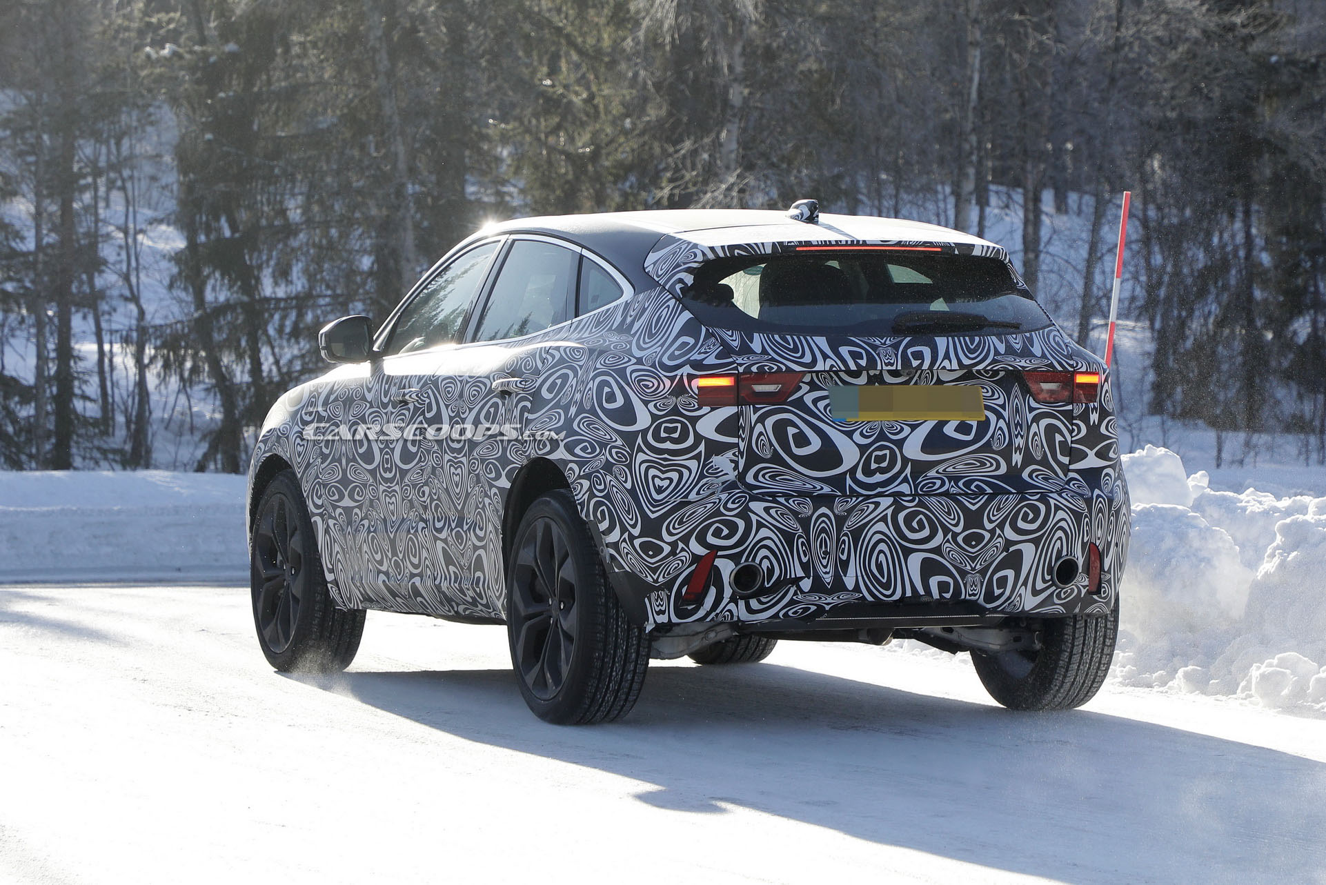 Jaguar E-Pace, 2021 için ufak bir makyaj operasyonu geçiriyor