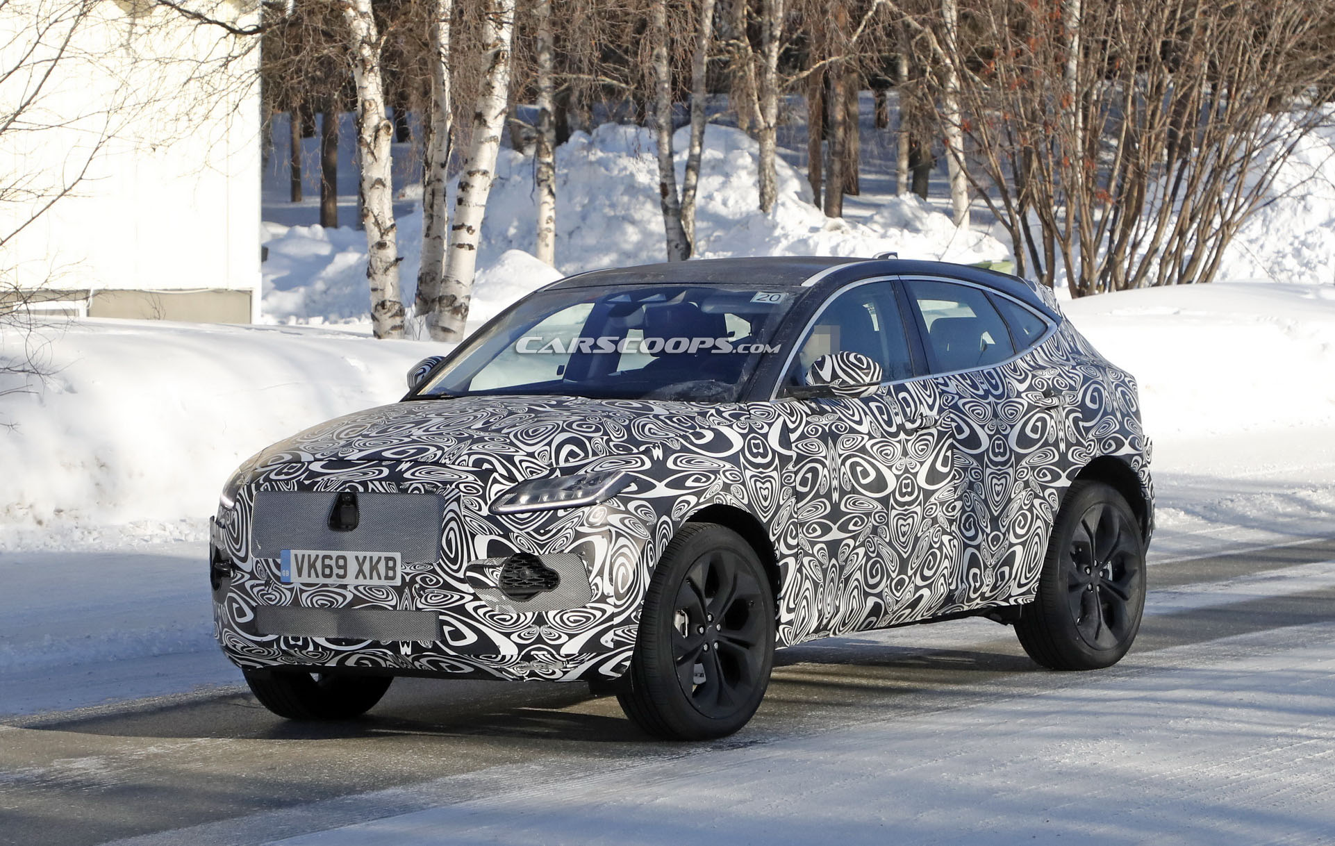 Jaguar E-Pace, 2021 için ufak bir makyaj operasyonu geçiriyor