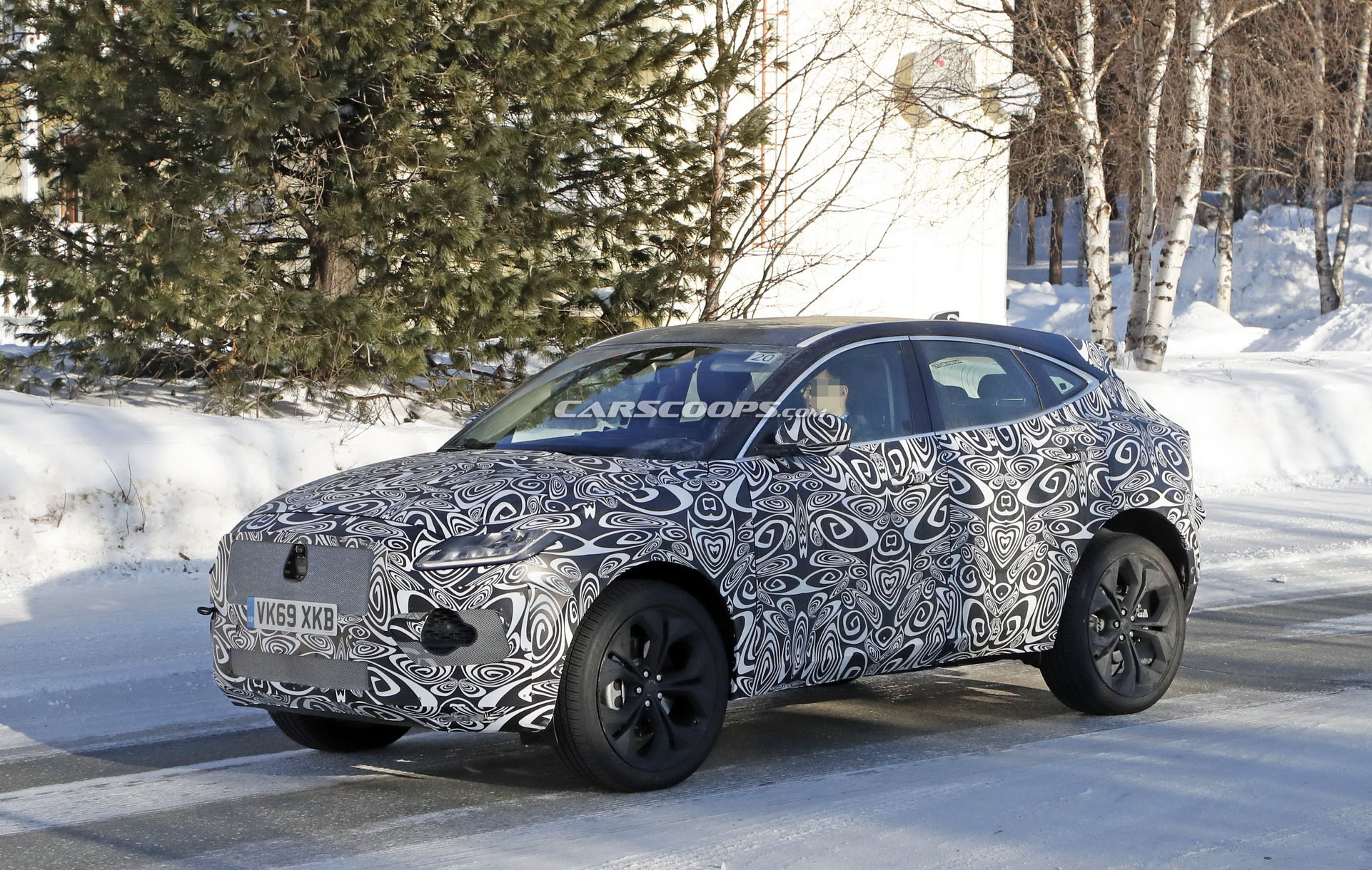 Jaguar E-Pace, 2021 için ufak bir makyaj operasyonu geçiriyor