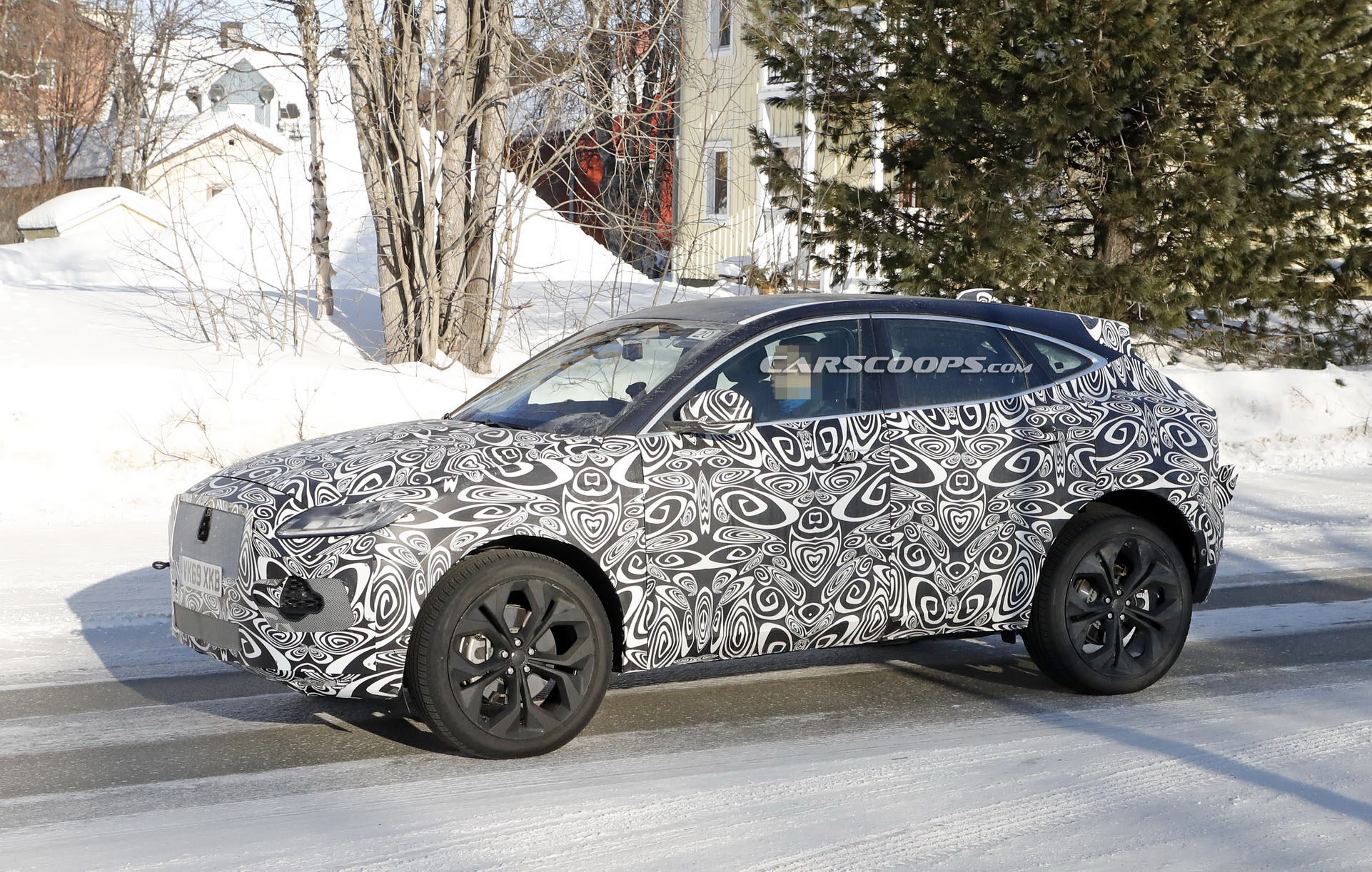 Jaguar E-Pace, 2021 için ufak bir makyaj operasyonu geçiriyor