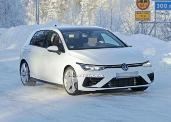 2021 VW Golf R elektrik modasına uymayacak!
