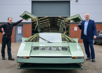 Aston Martin Bulldog: Pek bilinmeyen, ortadan motorlu prototip