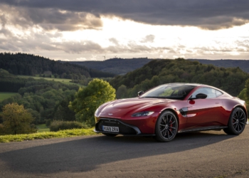 Aston Martin, AMG'nin çift turbolu V8'i yerine hibrit V6 kullanacak!