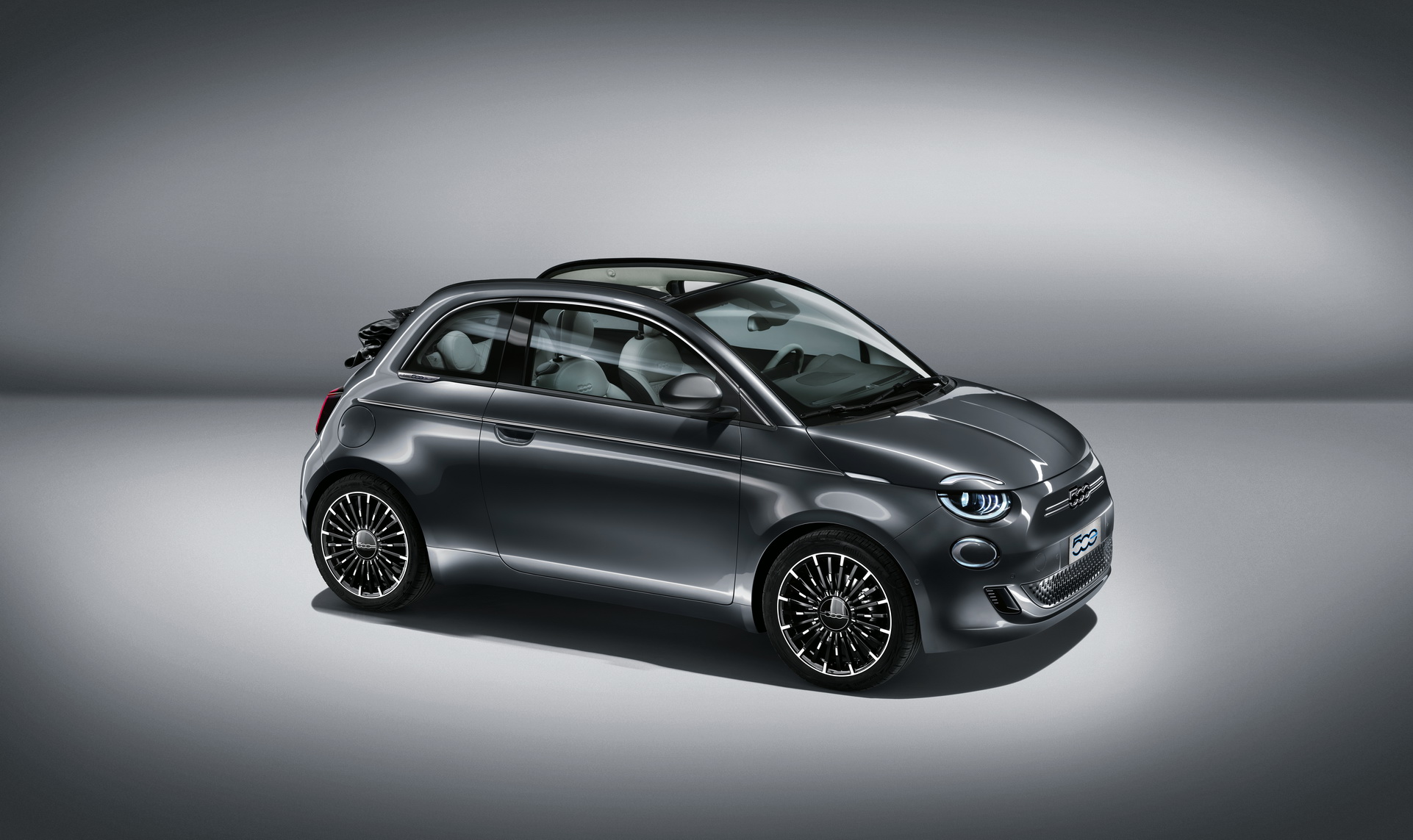 Yeni Fiat 500, elektrikli motor seçeneğiyle 320 km menzil vadediyor!