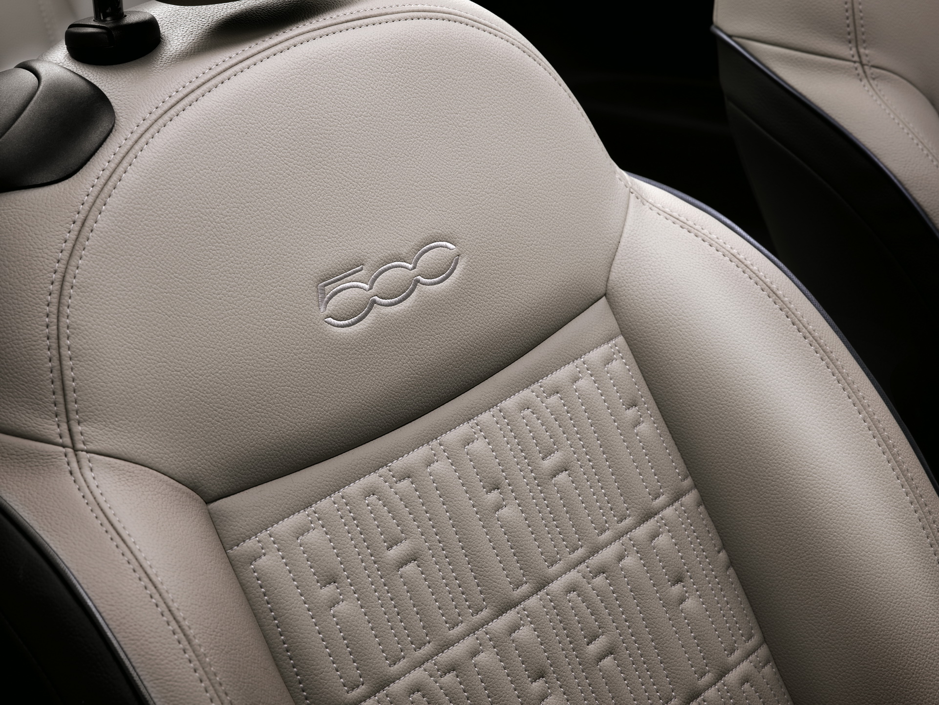 Yeni Fiat 500, elektrikli motor seçeneğiyle 320 km menzil vadediyor!