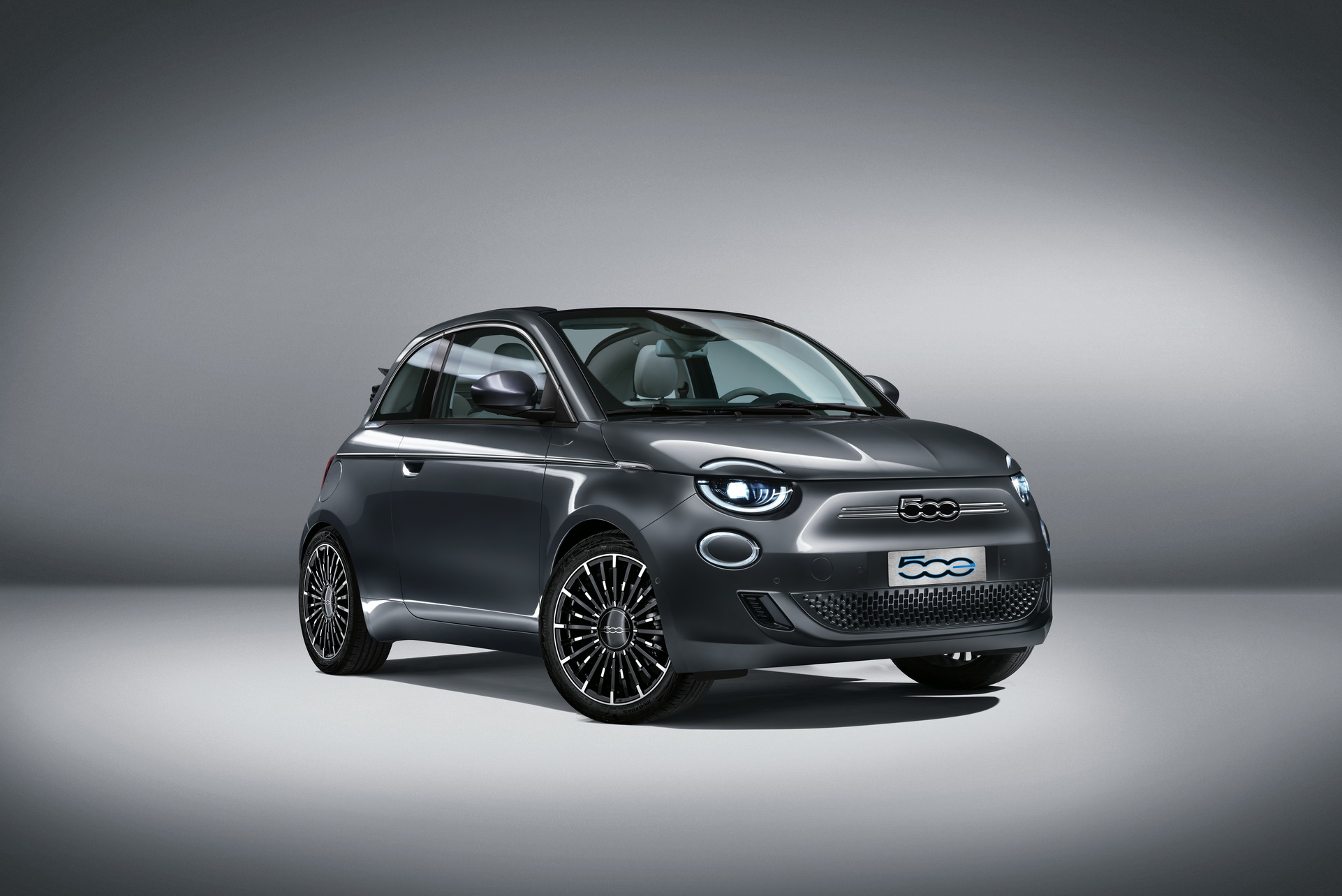 Yeni Fiat 500, elektrikli motor seçeneğiyle 320 km menzil vadediyor!