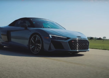 Hennessey dokunuşlu, çift turbolu Audi R8'in sesine kulak verin!