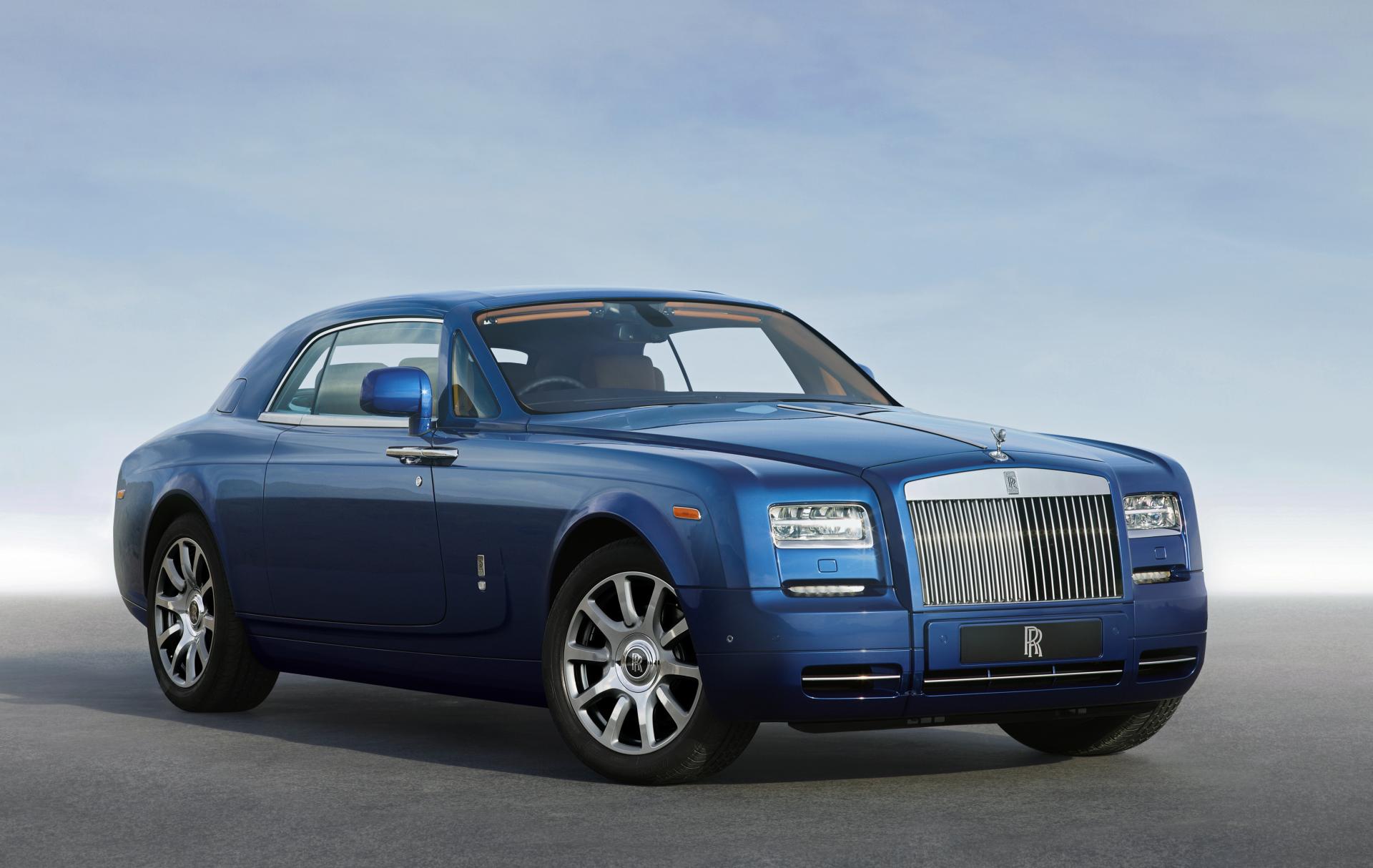 Ortadan motorlu bir Rolls Royce olsa, nasıl görünürdü? Ortadan motorlu bir Rolls Royce olsa, nasıl görünürdü?