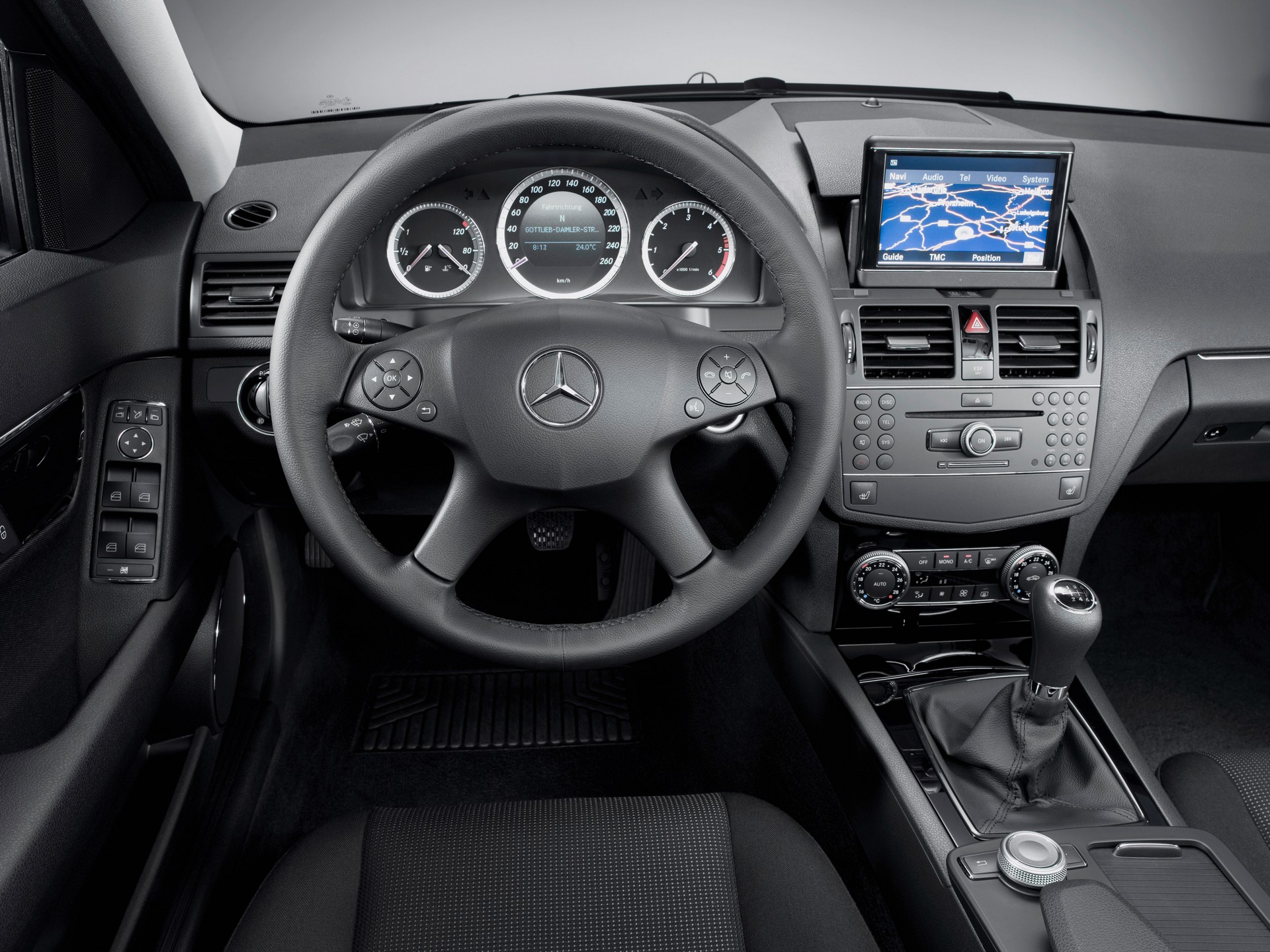 2021 Mercedes E-Sınıfı, kapasitif direksiyonuyla geliyor!