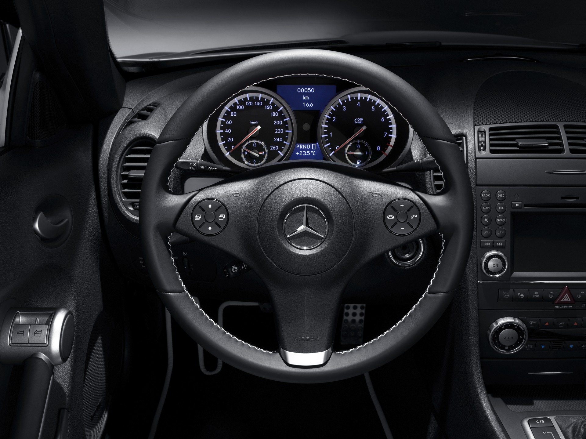 2021 Mercedes E-Sınıfı, kapasitif direksiyonuyla geliyor!