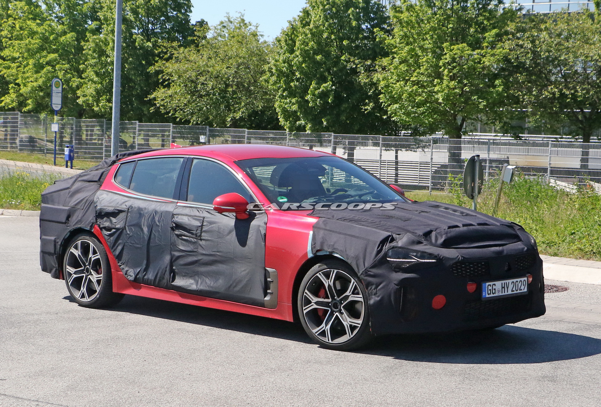 2021 Kia Stinger, kamuflajlı olarak yakalandı!