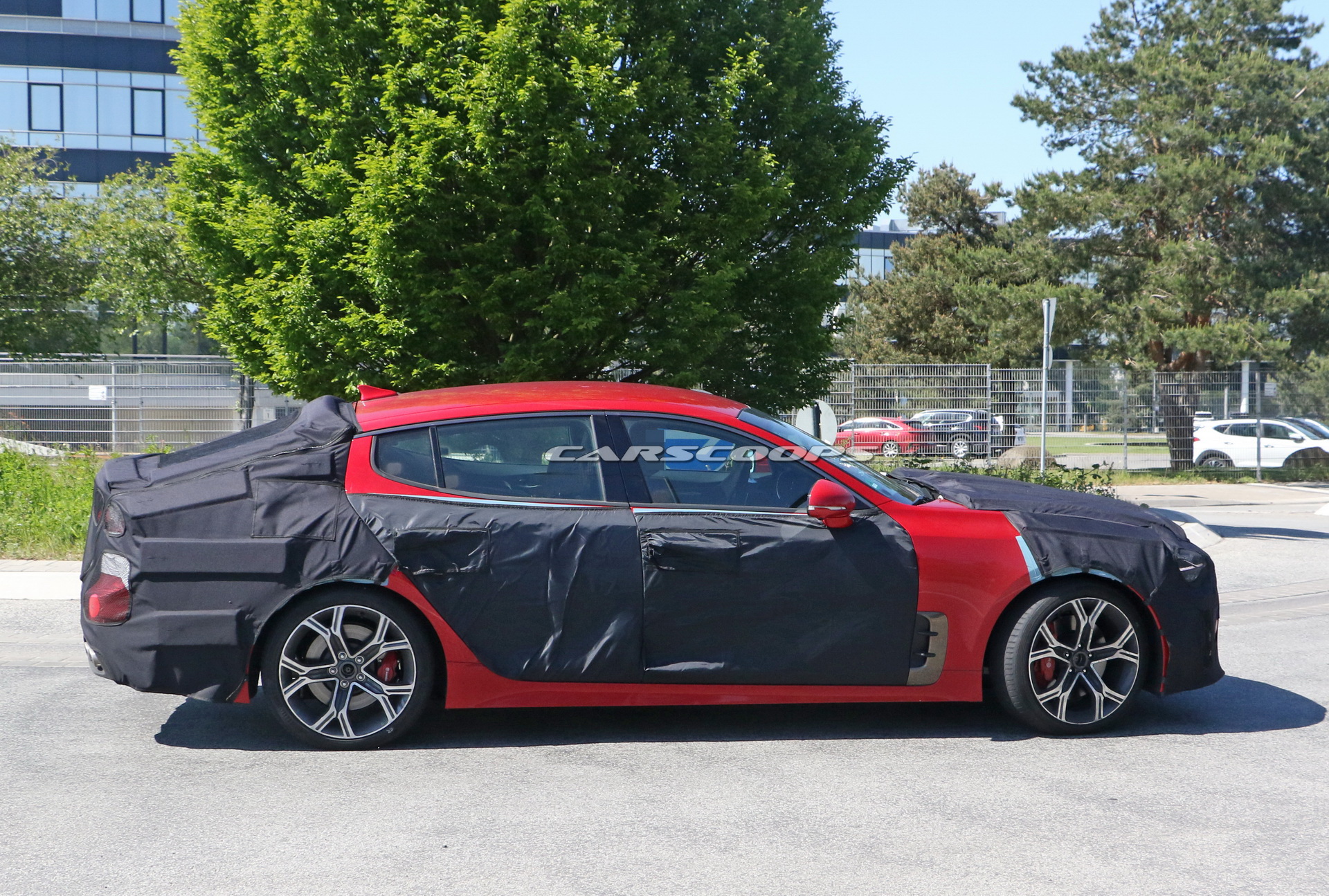 2021 Kia Stinger, kamuflajlı olarak yakalandı!
