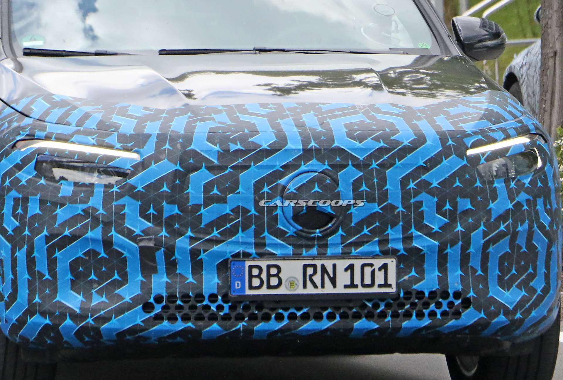 Elektrikli 2021 Mercedes EQA, hafif kamuflajıyla görüntülendi!