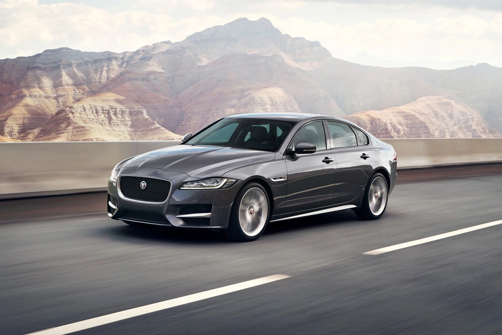 Jaguar, XE ve XF modellerinin yerine yeni bir hatchback getirebilir!