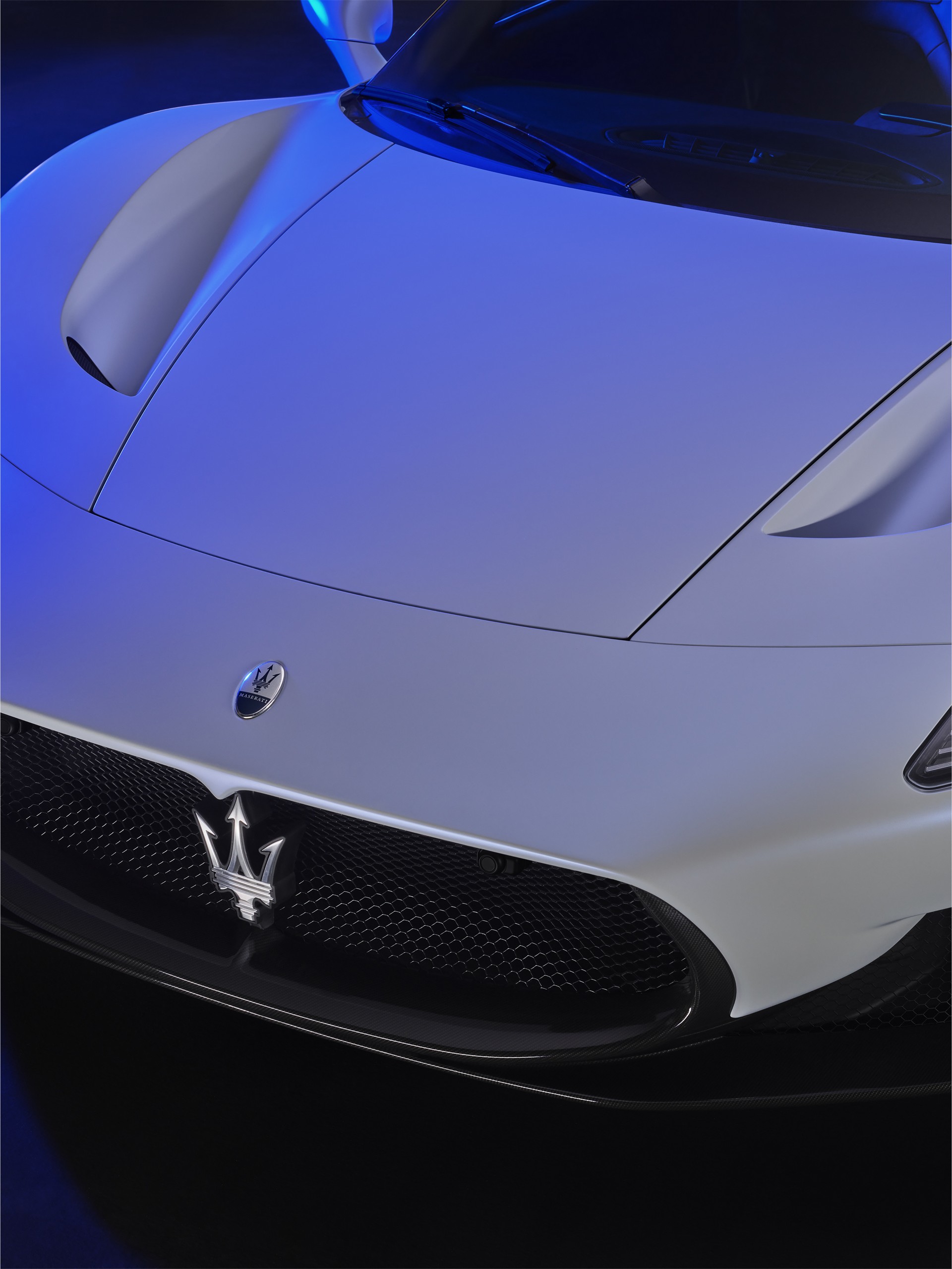 Maserati'nin ortadan motorlu canavarı MC20 tanıtıldı!