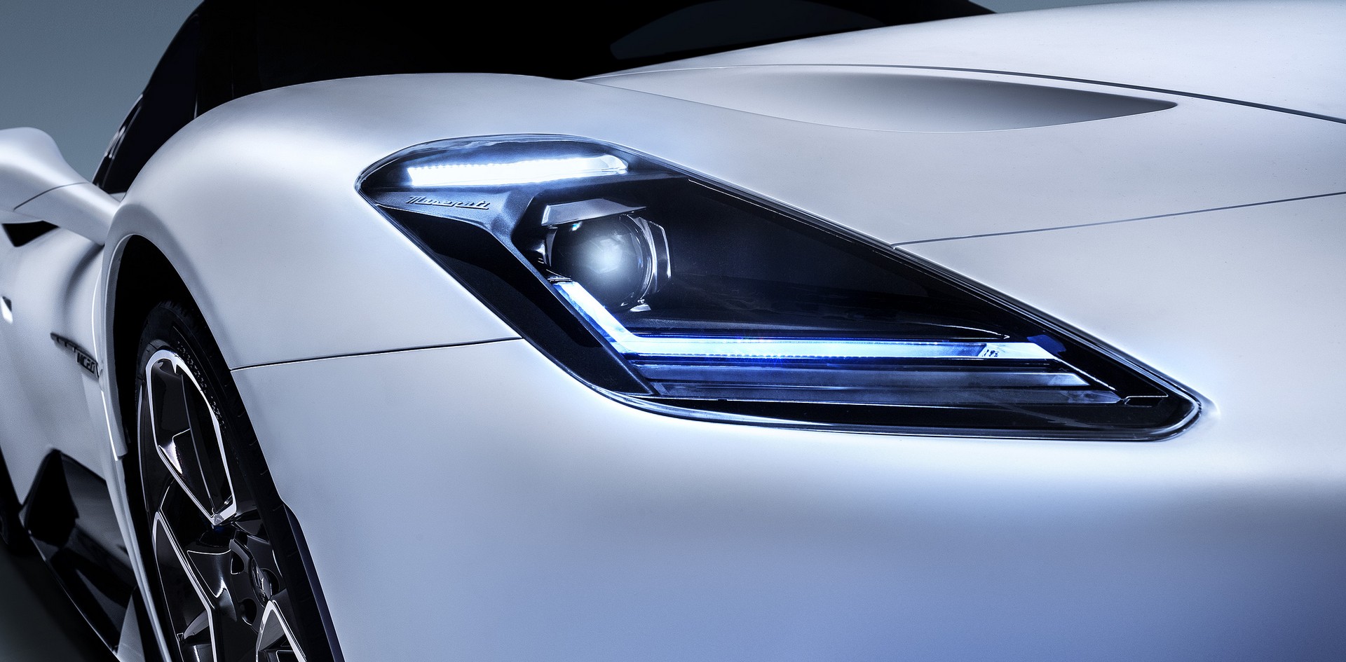 Maserati'nin ortadan motorlu canavarı MC20 tanıtıldı!
