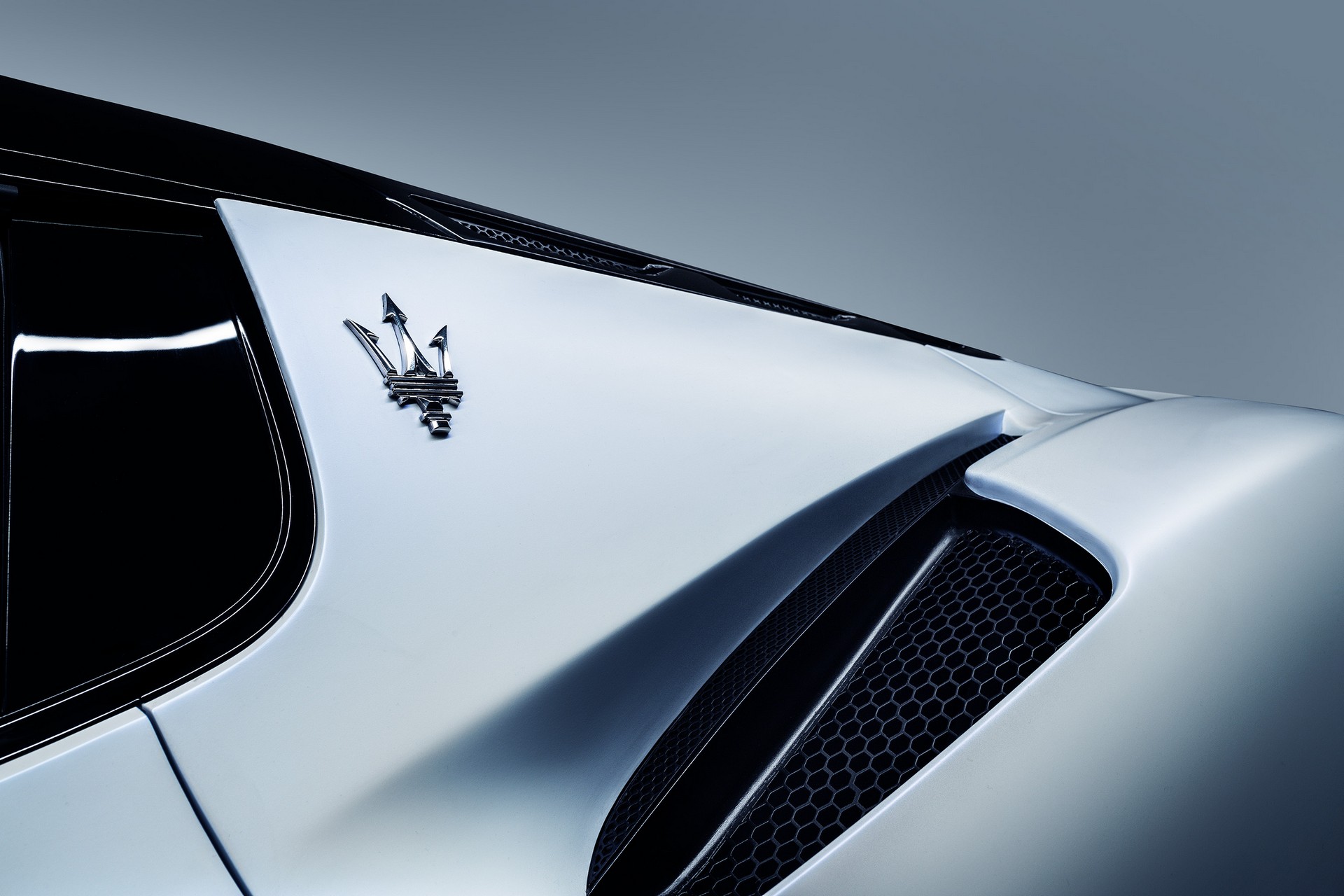 Maserati'nin ortadan motorlu canavarı MC20 tanıtıldı!