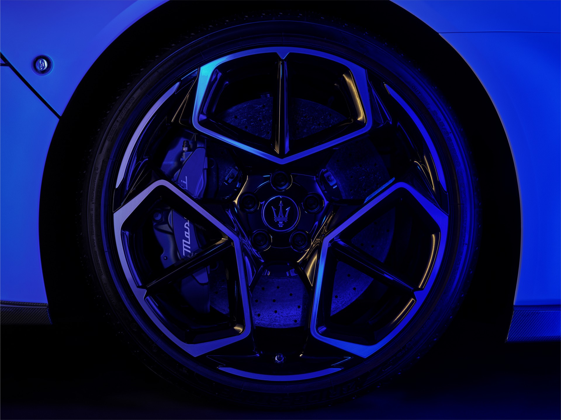 Maserati'nin ortadan motorlu canavarı MC20 tanıtıldı!