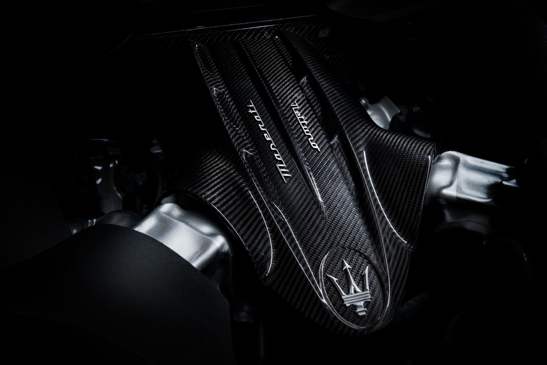 Maserati'nin ortadan motorlu canavarı MC20 tanıtıldı!