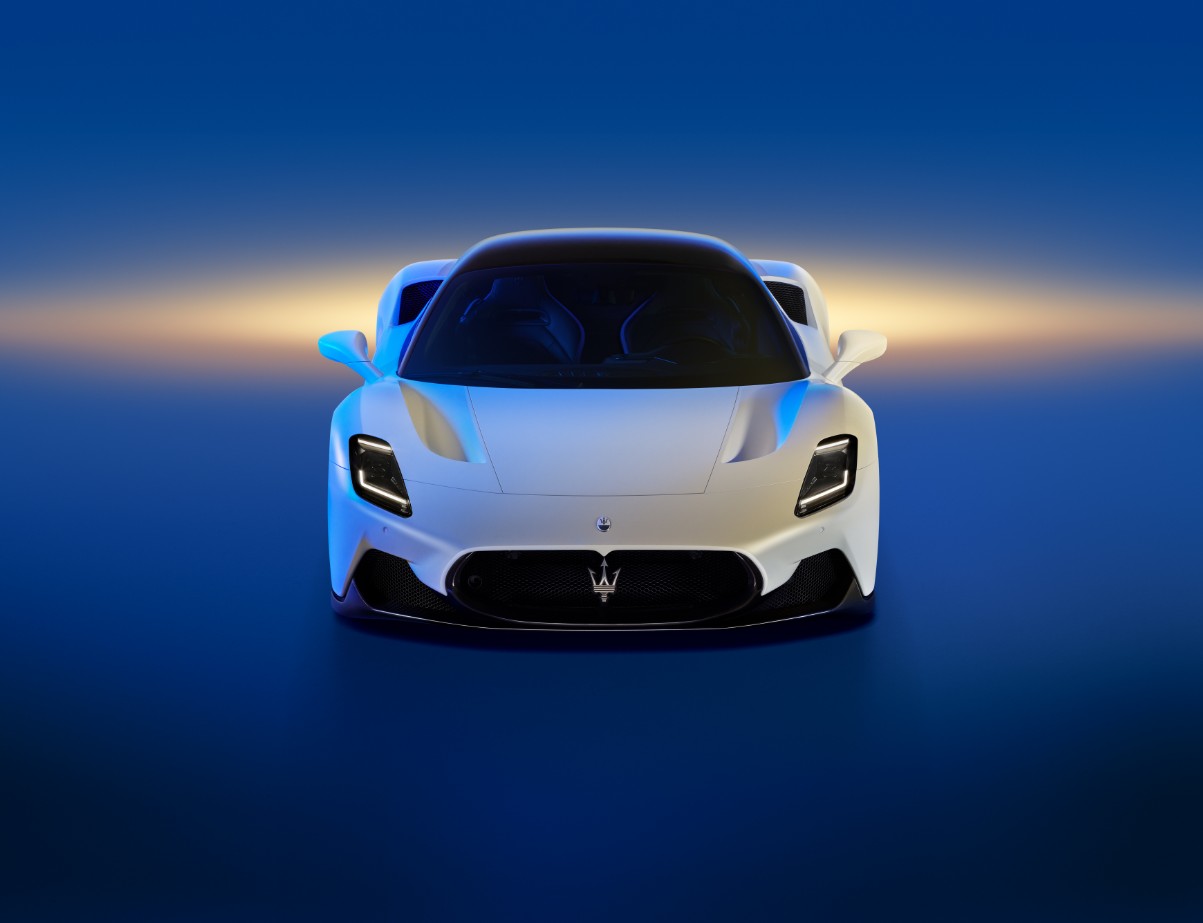 Maserati'nin ortadan motorlu canavarı MC20 tanıtıldı!