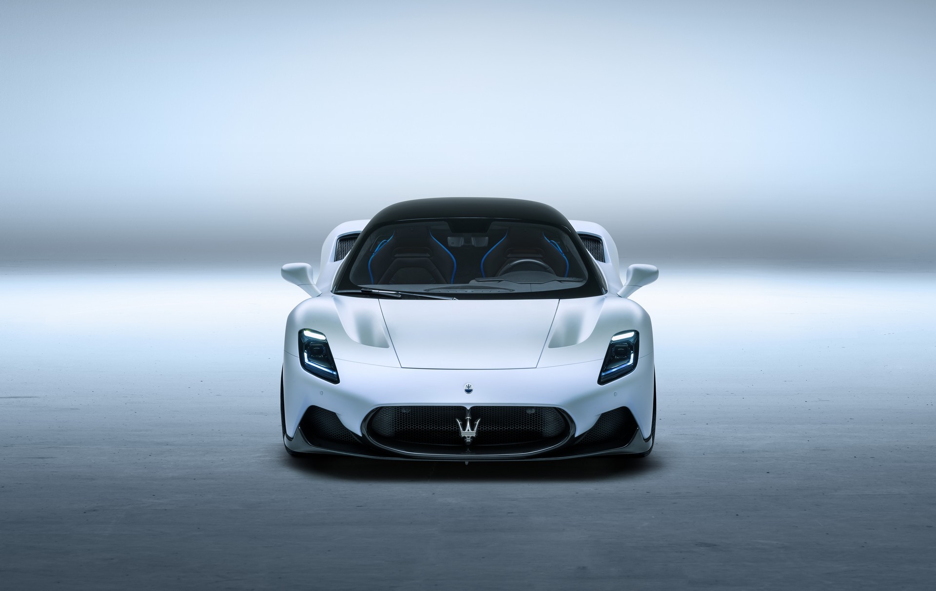 Maserati'nin ortadan motorlu canavarı MC20 tanıtıldı!