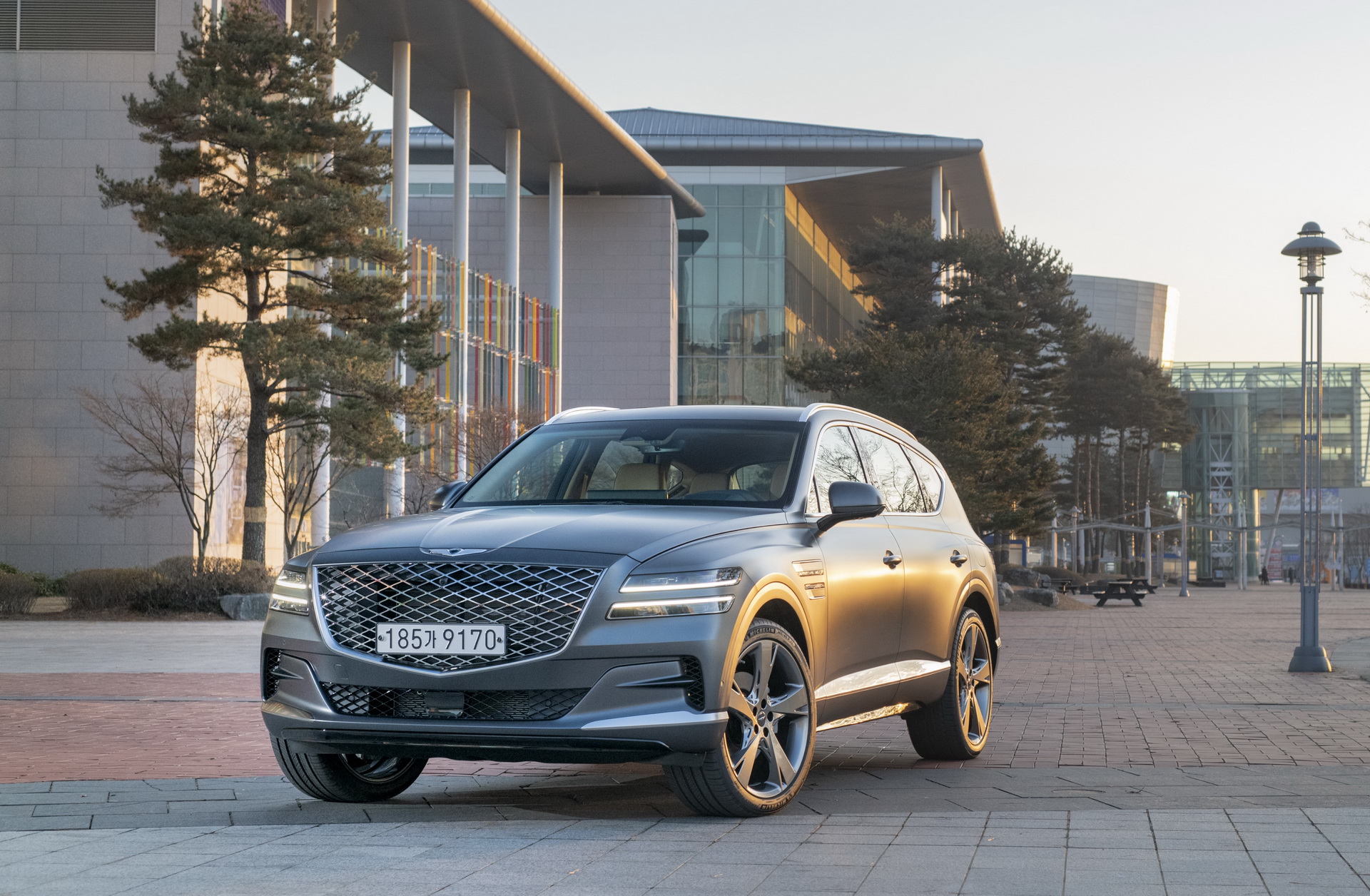 Hyundai'nin premium markası Genesis, GV70 için gün sayıyor!