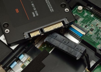 Windows 10 Disk Health Monitor