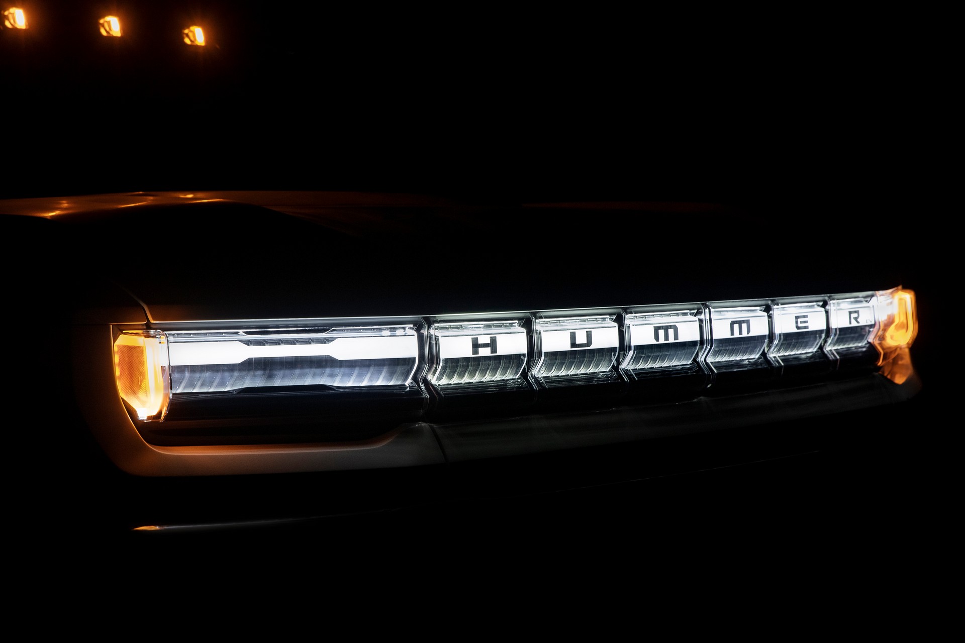 Efsane isim, elektriklenerek geri döndü: GMC Hummer!