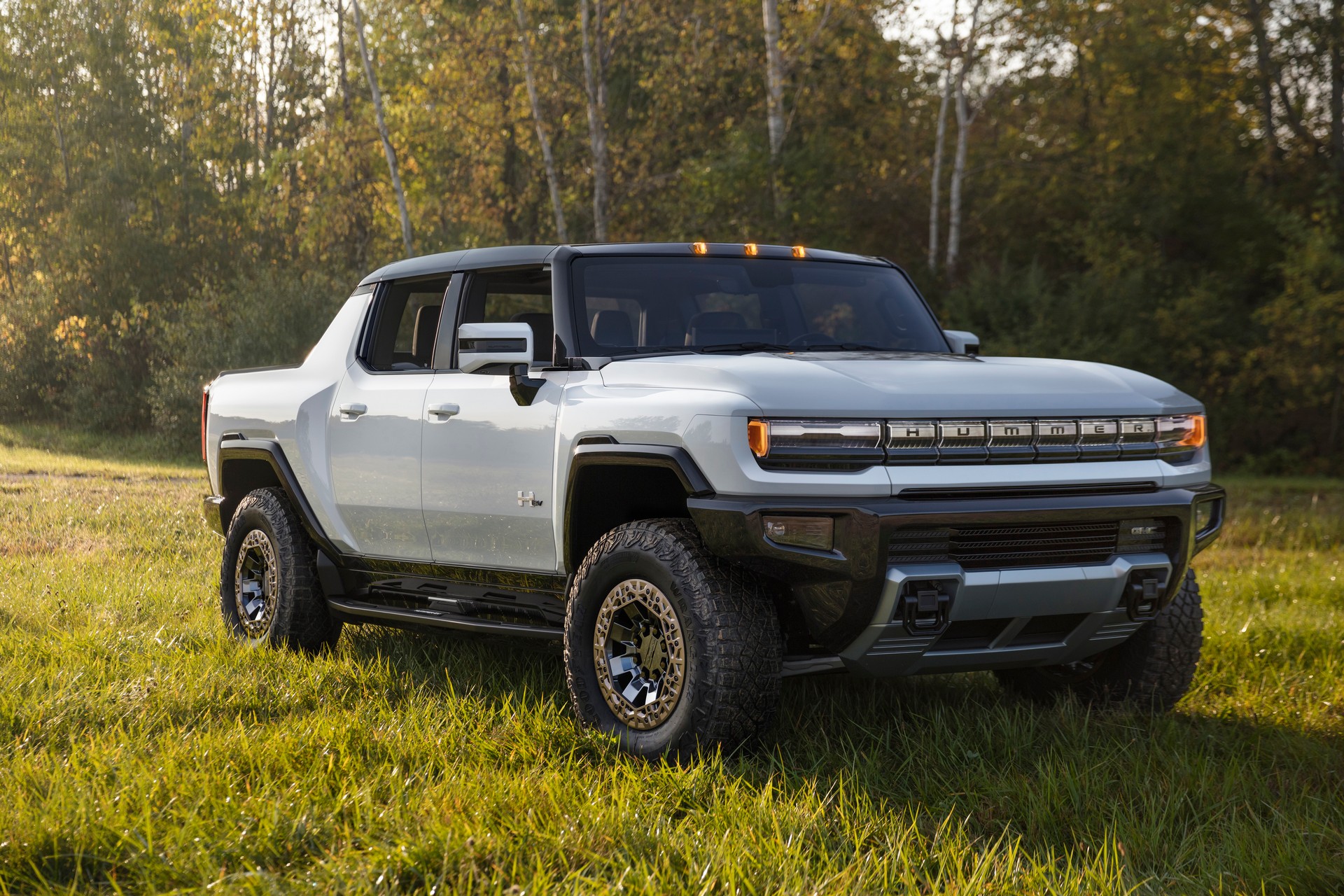 Efsane isim, elektriklenerek geri döndü: GMC Hummer!