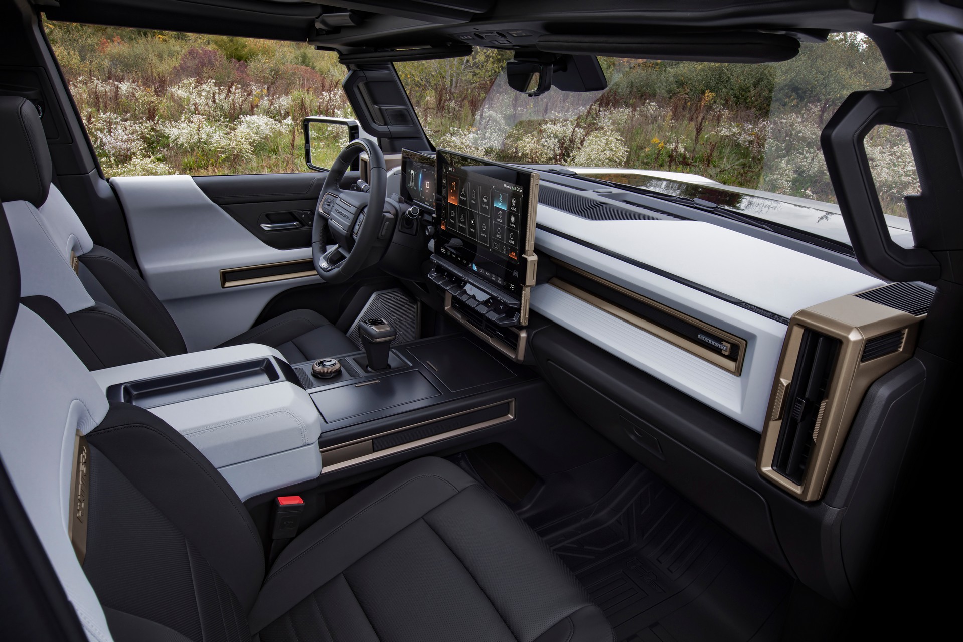 Efsane isim, elektriklenerek geri döndü: GMC Hummer!