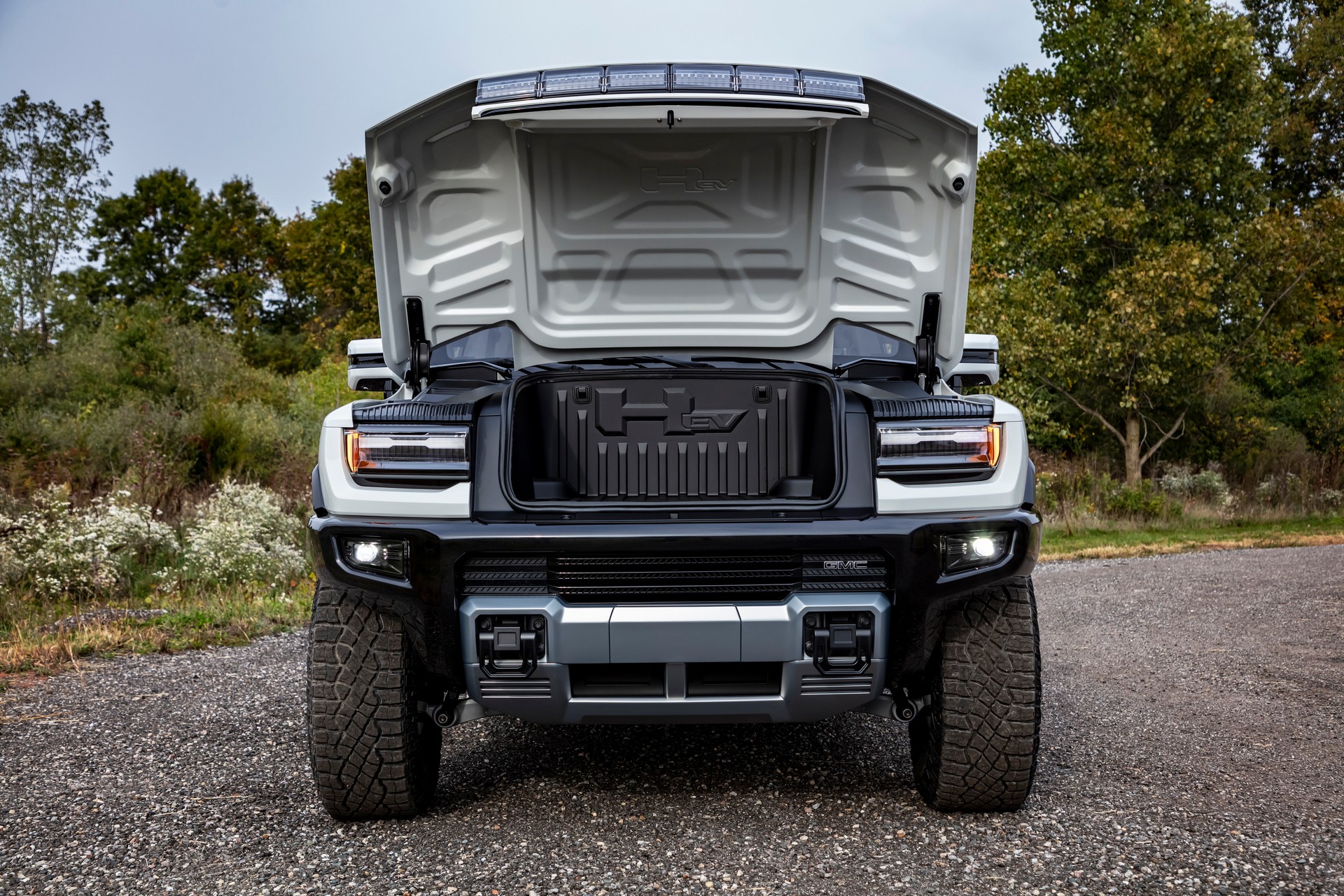 Efsane isim, elektriklenerek geri döndü: GMC Hummer!