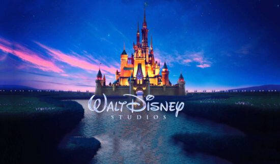 Disney Plus, ırkçı filmlere yönelik uyarıları dikkate aldı