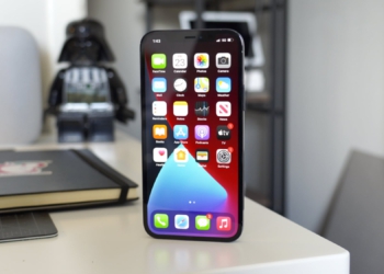 iPhone 12, kolay çizilen ekranı ile gündemde!
