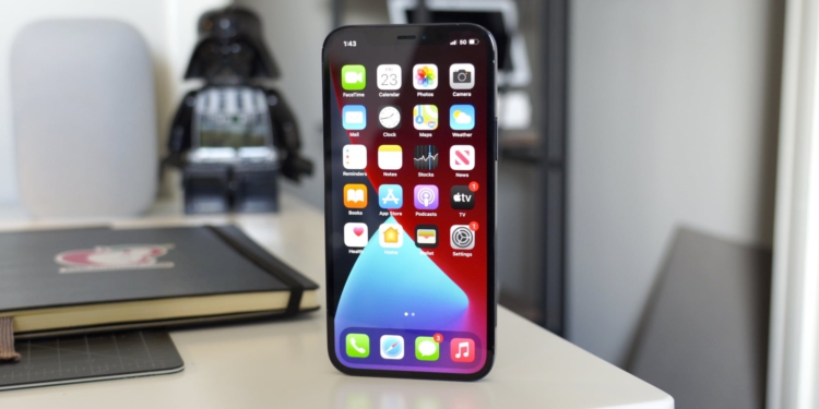 iPhone 12, kolay çizilen ekranı ile gündemde!