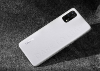Realme Q2 Pro modelinin arka tarafı deri olacak!