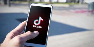 TikTok, Strobing Kliplere Işığa Duyarlılık Uyarıları Ekliyor